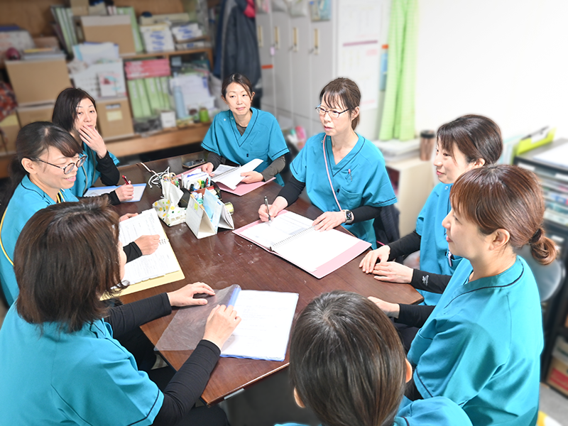あさか訪問看護ステーションのミーティング風景